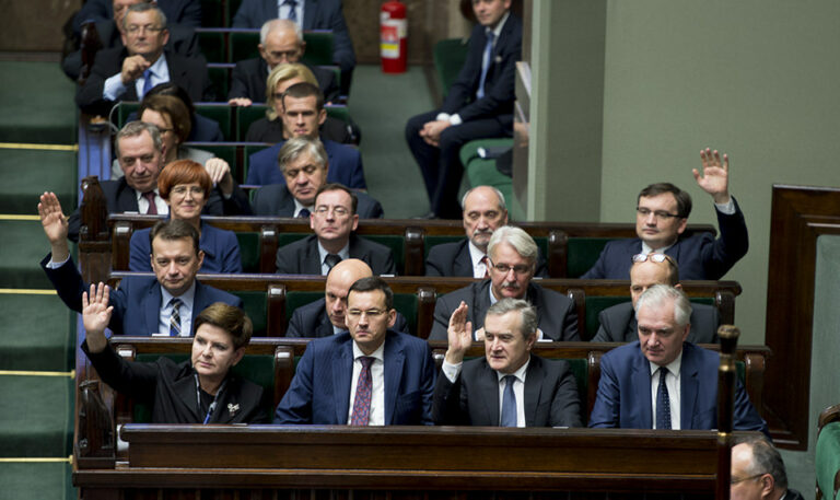 sejm szydlo glosowanie