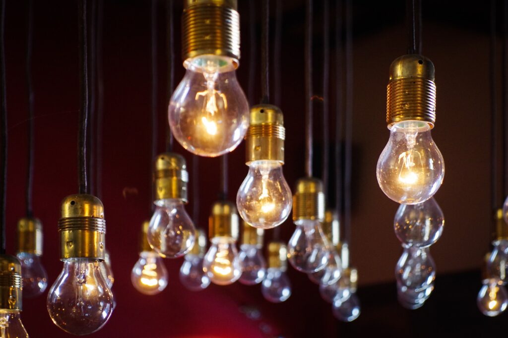 light-bulbs-918581 1920