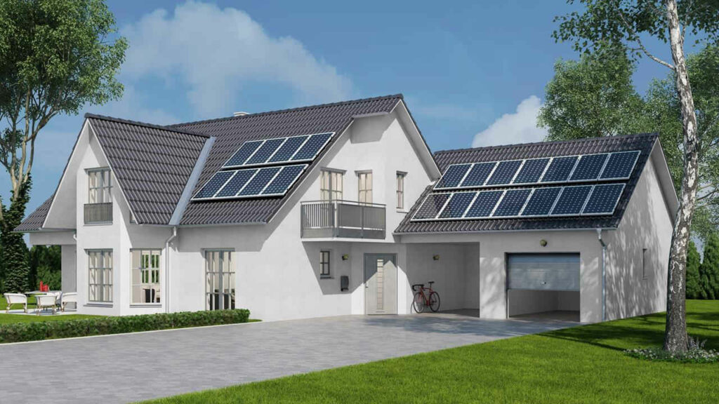 Solaranlage auf einem modernen Haus mit Solarzellen auf dem Dach