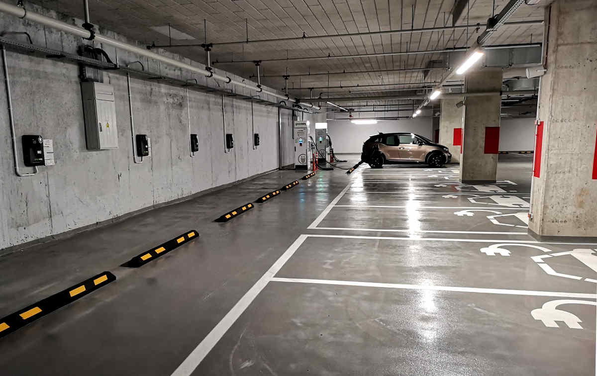 stacja ladowania aut elektrycznych hub ev