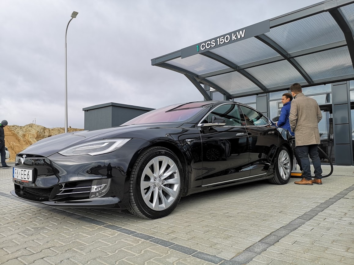 ultraszybkie ladowanie auta elektrycznego ev