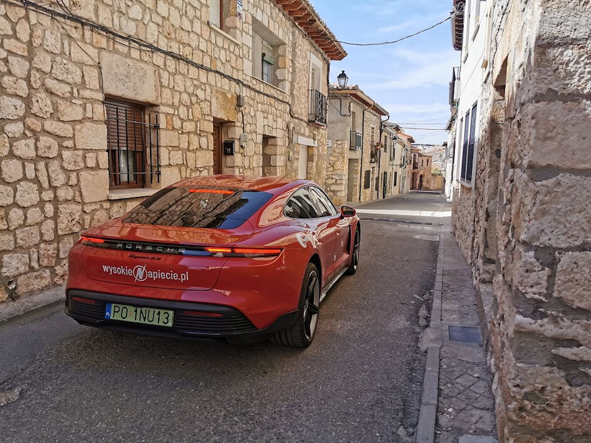 porsche taycan back tyl ev