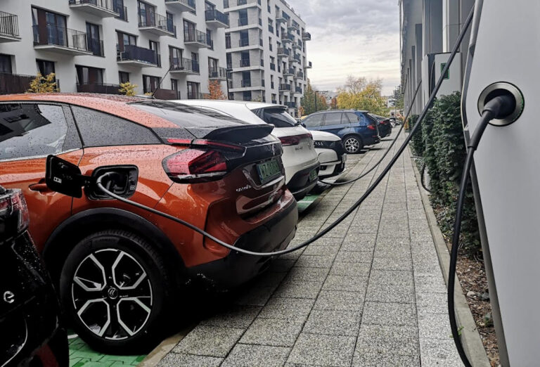 samochody elektryczne ladowarka arval ev