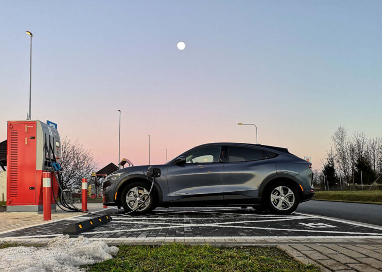 ford mustang mach e elektryczny ev orlen