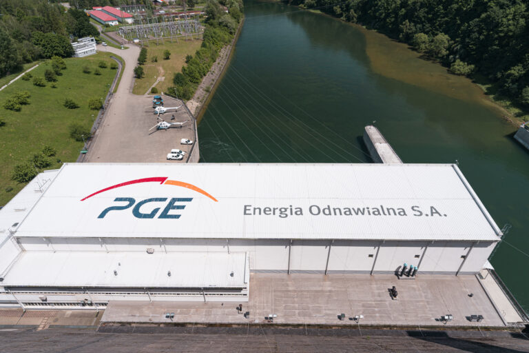 Polska Grupa Energetyczna Energia Odnawialna (PGE-EO) logo near