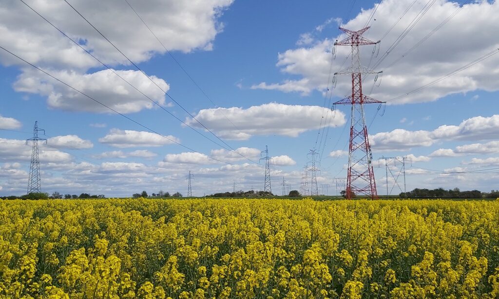 Budowa nowej dwutorowej linii elektroenergetycznej 400 kV Czarna – Pasikurowice Wykonawca prac elektroenergetycznych Fot Eltel Networks