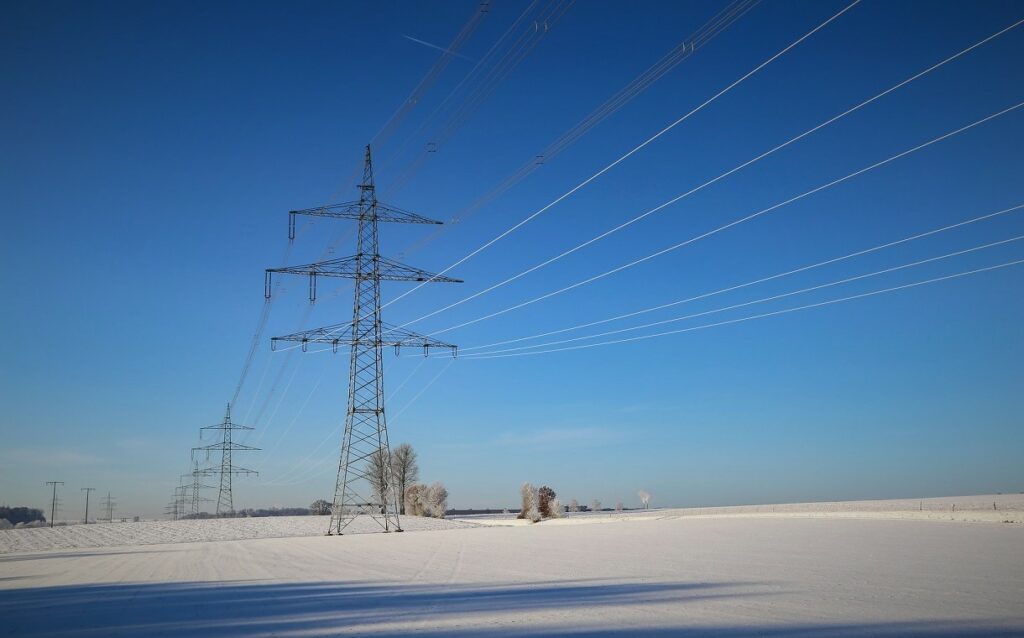 Sieć przesyłowa linia energetyczna Fot. Depositphotos