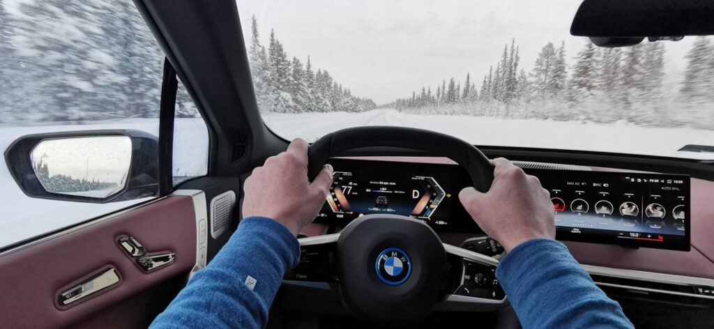 bmw ix 50 wnetrze kierownica