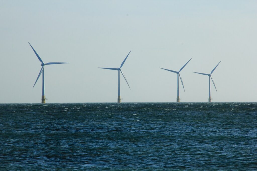 Morska farma wiatrowa offshore fot. Depositphotos
