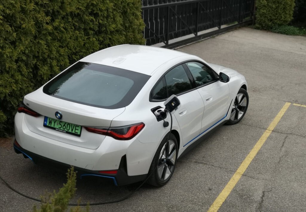 bmw i4 edrive 40 white ev charging