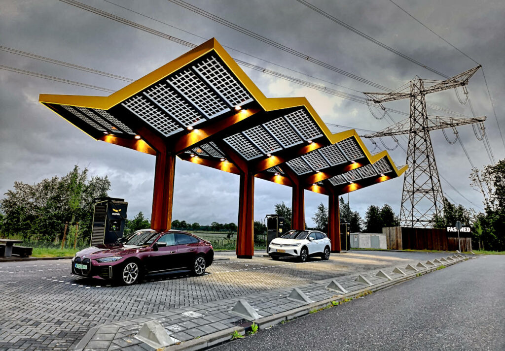 fastned stacja ladowania bmw)i4 vw id4 ev