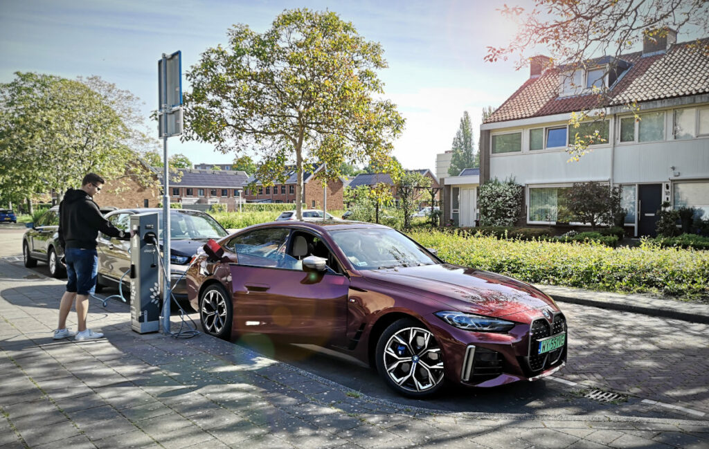 holandia bmw i4 stacje ladowania