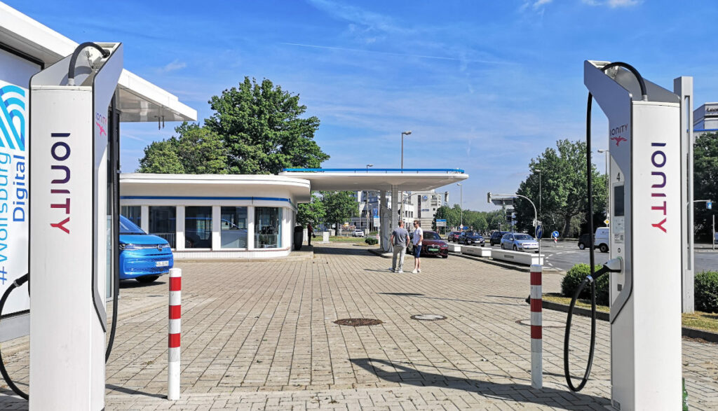 lanity volwsburg mobility hub ev ladowanie stacja benzynowa