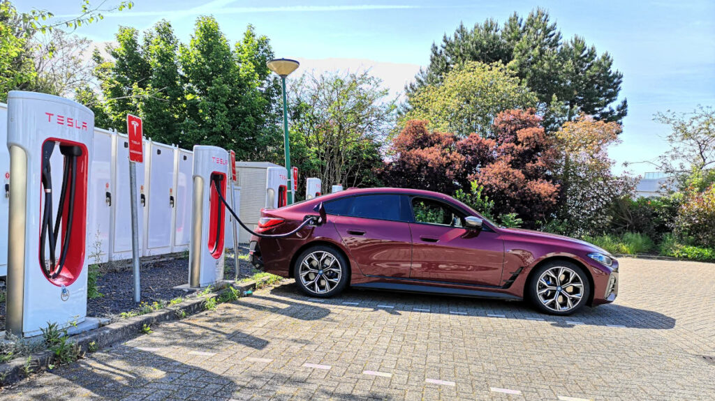 tesla supercharger bmw i4 ev ladowanie