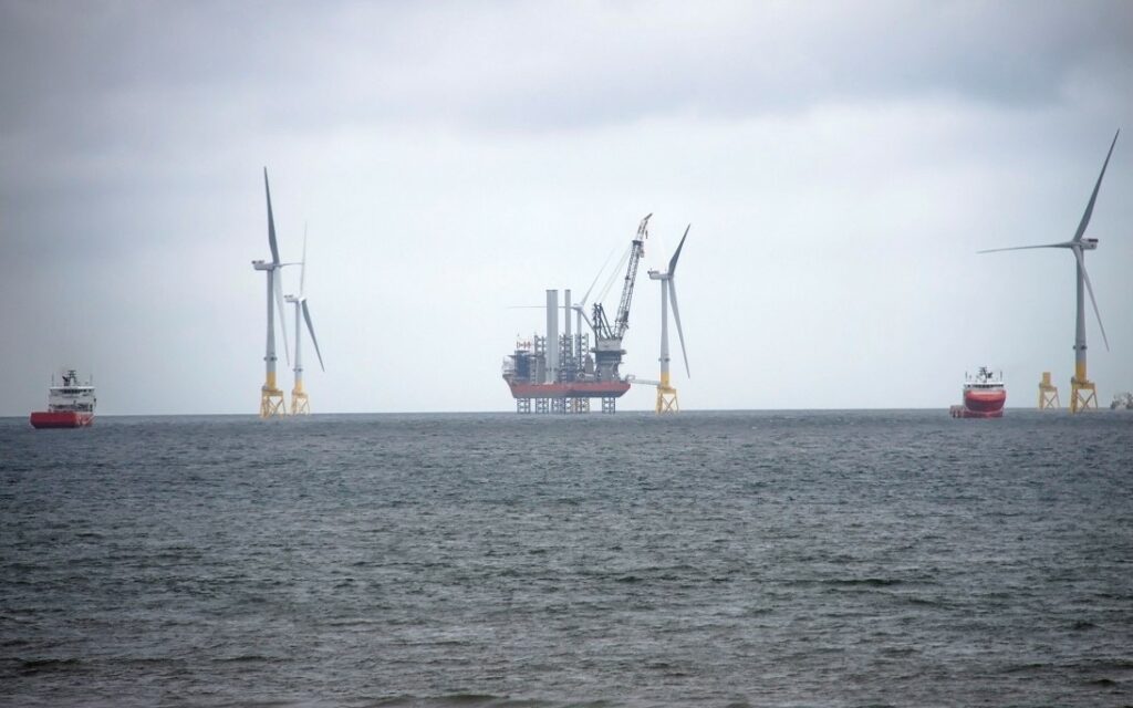 morskie farmy wiatrowe offshore fot. Depositphotos