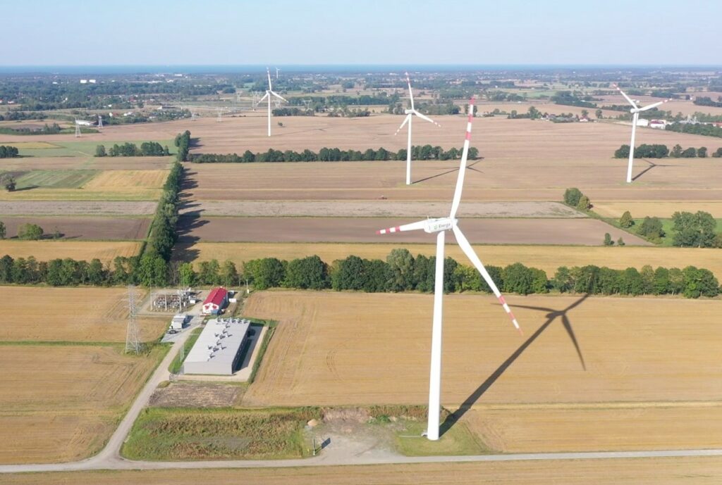 Magazyn energii przy farmie wiatrowej Bystra. Fot. Energa