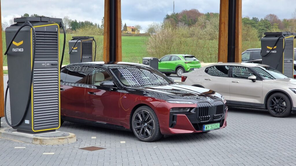 bmw i7 fastned