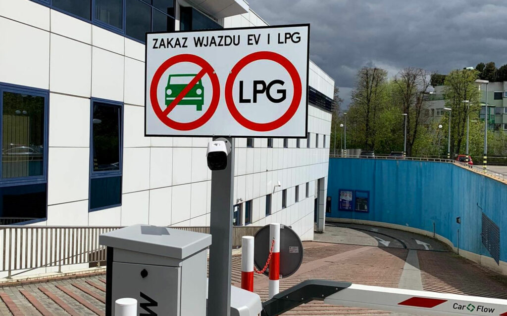 zakaz ev warszawianka parking
