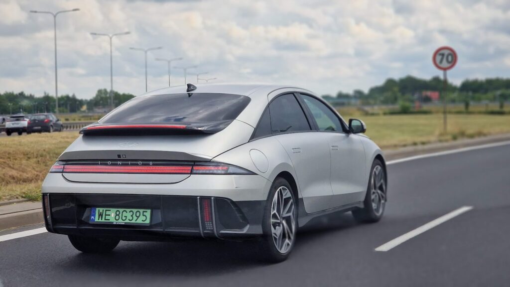 ioniq 6 tyl znak ev