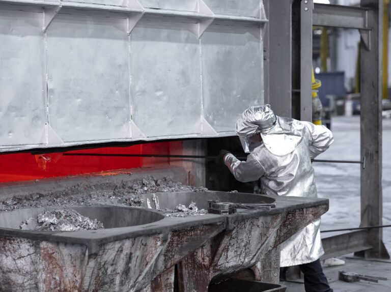 sampling aluminum melted before casting