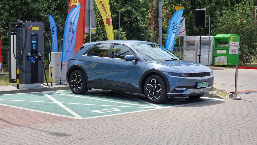 ladowarka elektrykow biedronka mapa