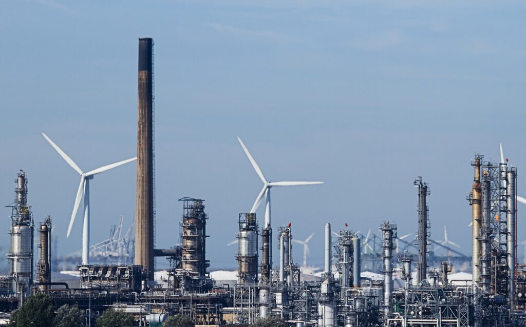 Clean and polluting energy