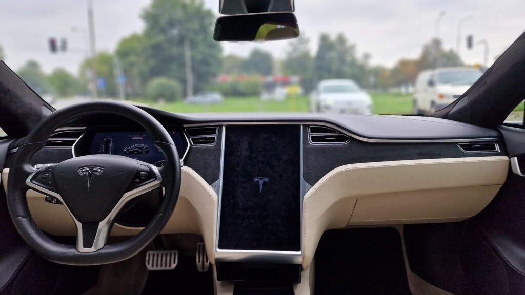 tesla model s wnetrze p100d