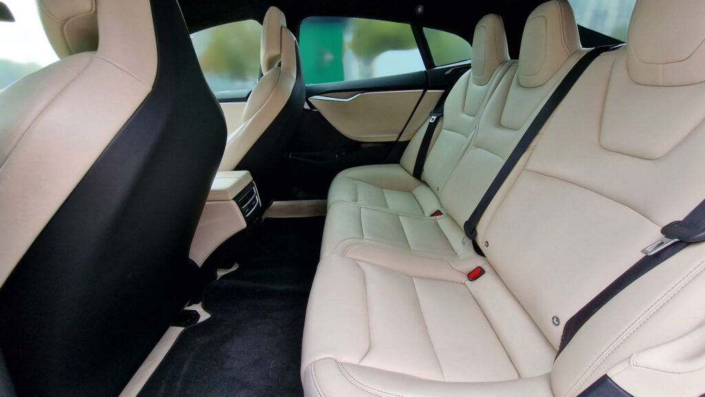 tesla s tyl