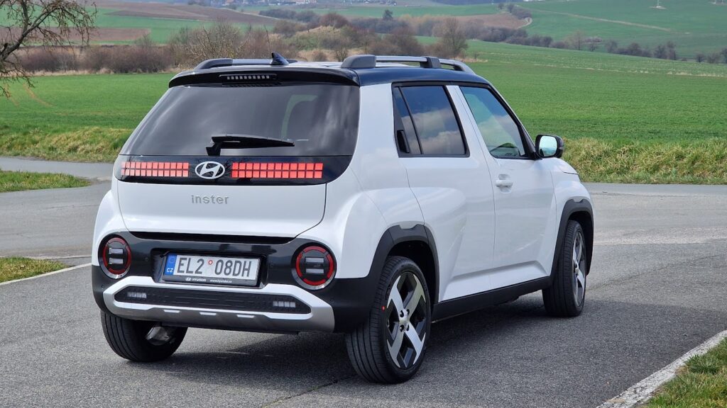 hyundai inster tyl
