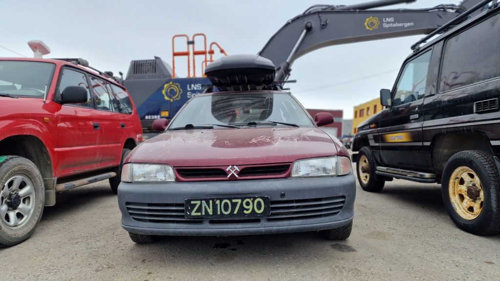 gornicy auto Longyearbyen