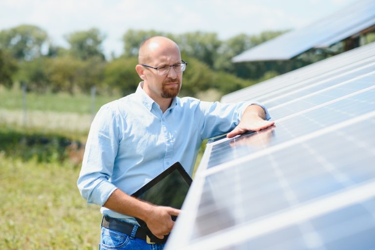 Wytwórcy OZE płacą za własną energię