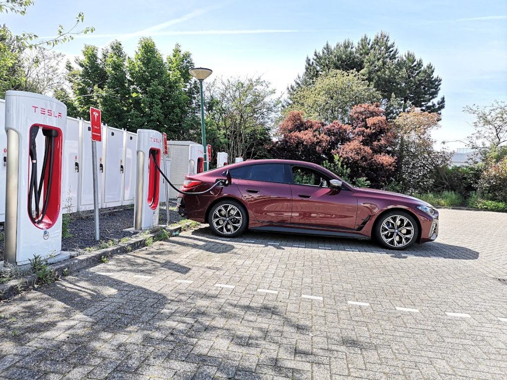 bmw i4 tesla