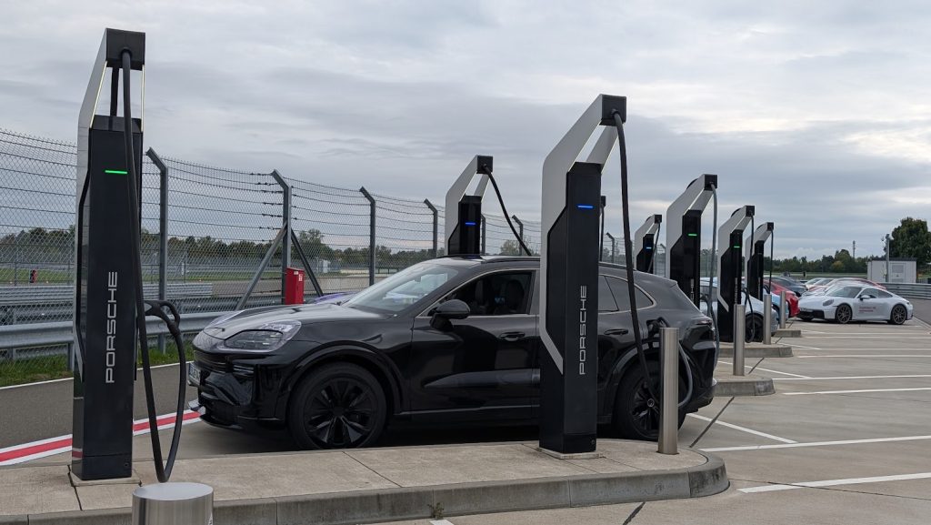 porsche ev cayenne ladowarki